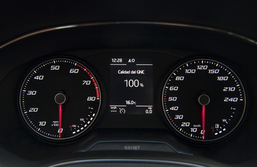 Панель приборов Seat Ibiza FR TGI 2017 года  (WW) (фото 4 из 34)